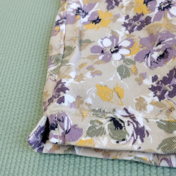 Gloria Vanderbilt Denim Floral Stretch High Waist Shorts Size 14 - Picture 4 of 8